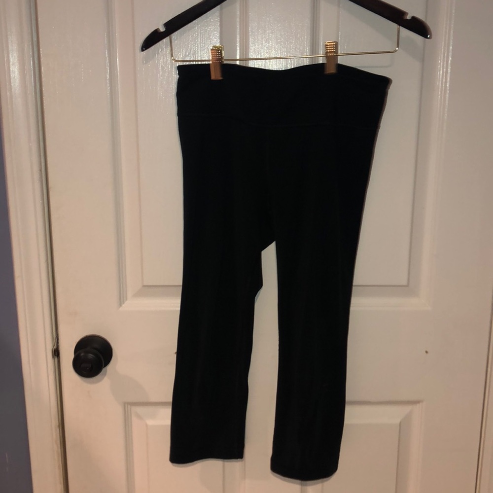 Black under armour capris